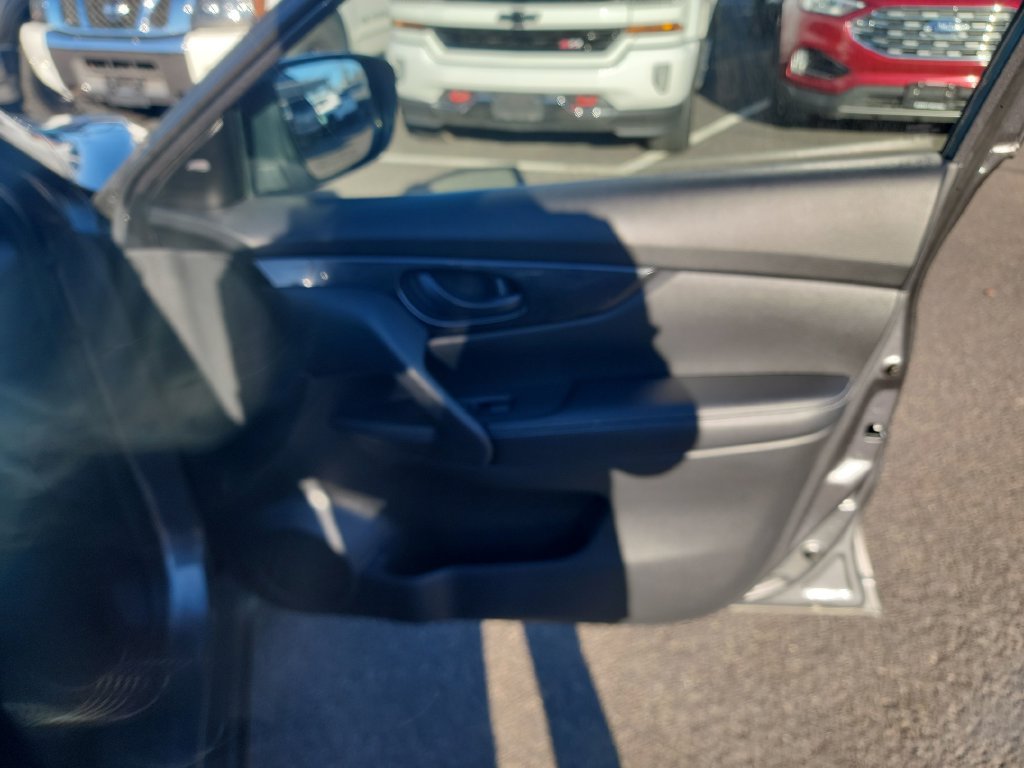 Used 2020 Nissan Rogue S AWD/4WD image 22
