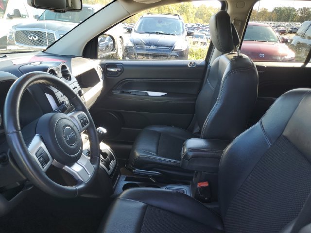 Used 2017 Jeep Compass Latitude FWD image 11