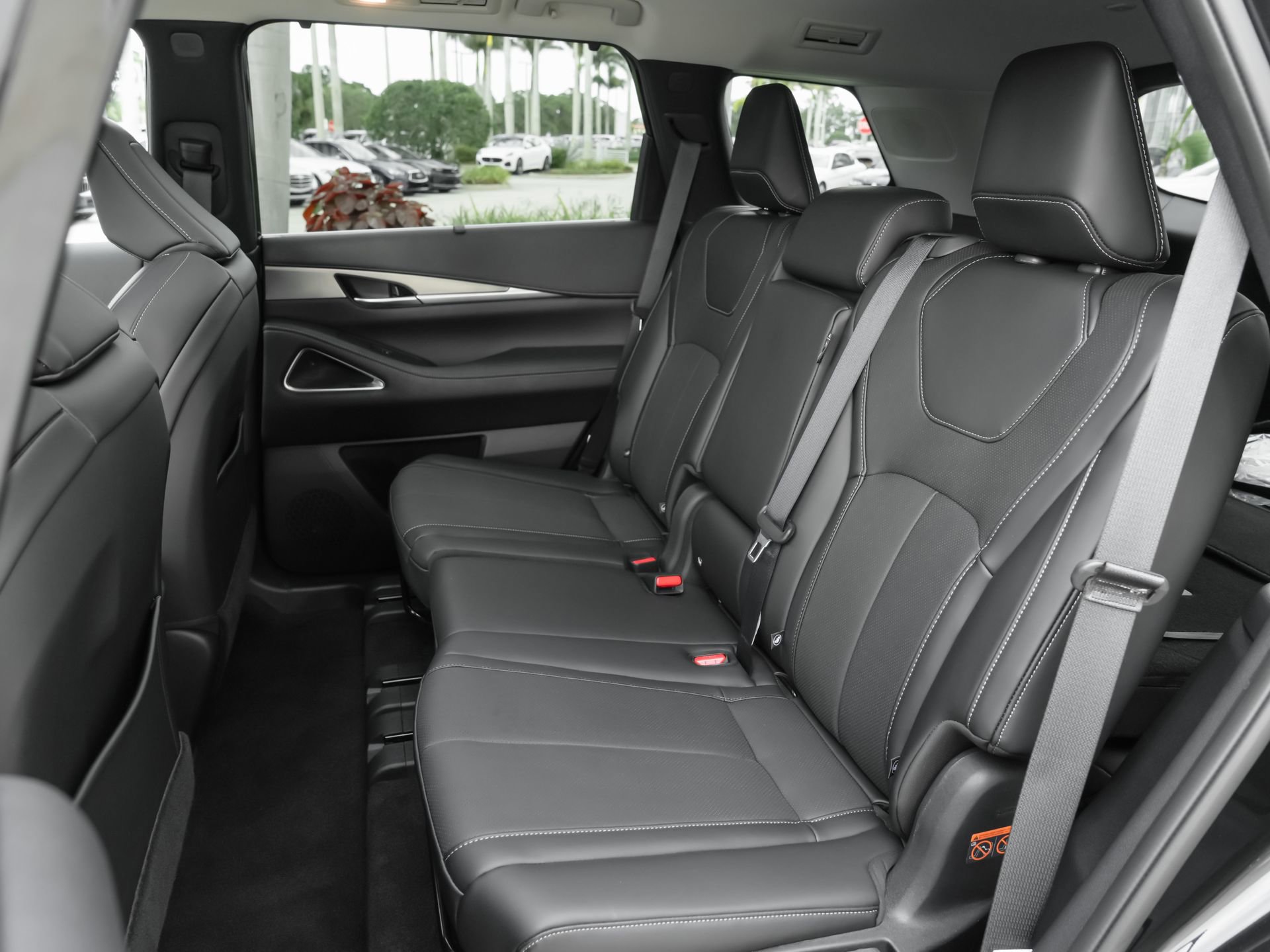 Certified 2026 INFINITI QX60 Luxe w/ Cargo Package FWD image 33