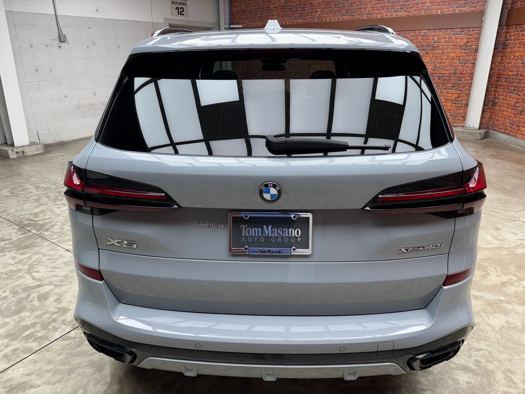 Used 2024 BMW X5 xDrive40i w/ M Sport Package AWD/4WD image 4