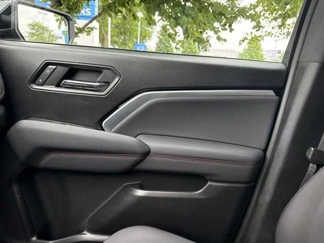 Used 2023 Chevrolet Colorado Z71 w/ Advanced Trailering Package AWD/4WD image 32