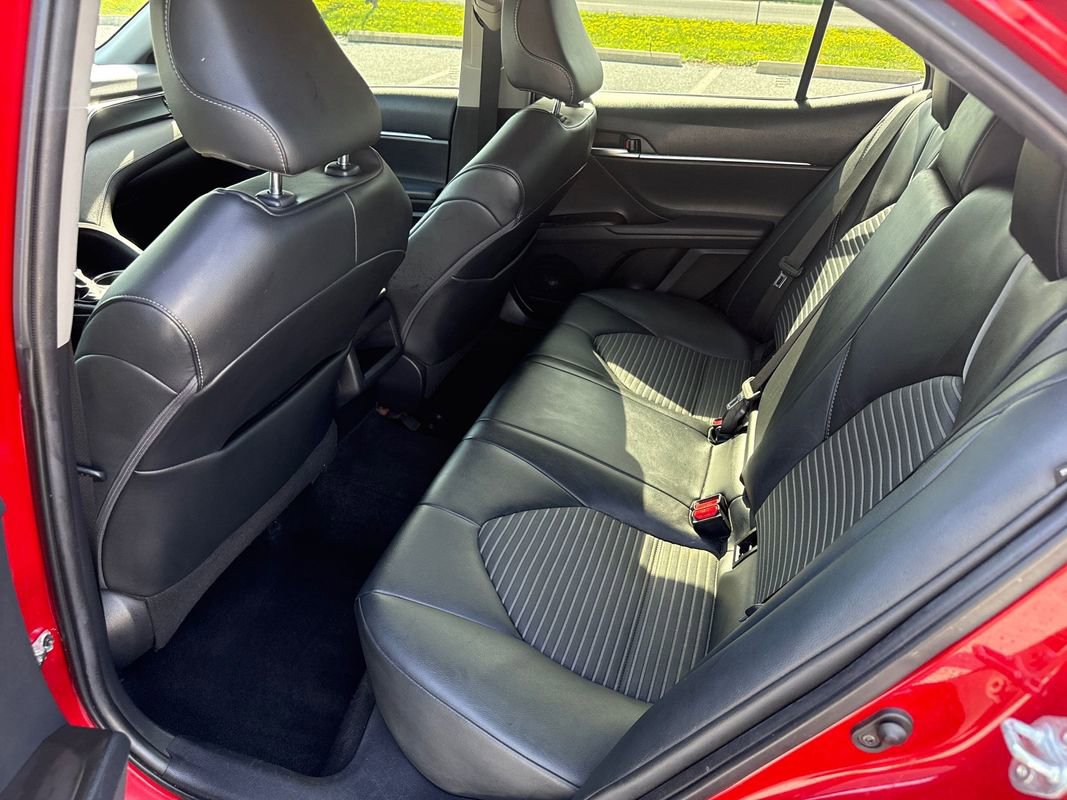 Used 2021 Toyota Camry SE FWD image 11
