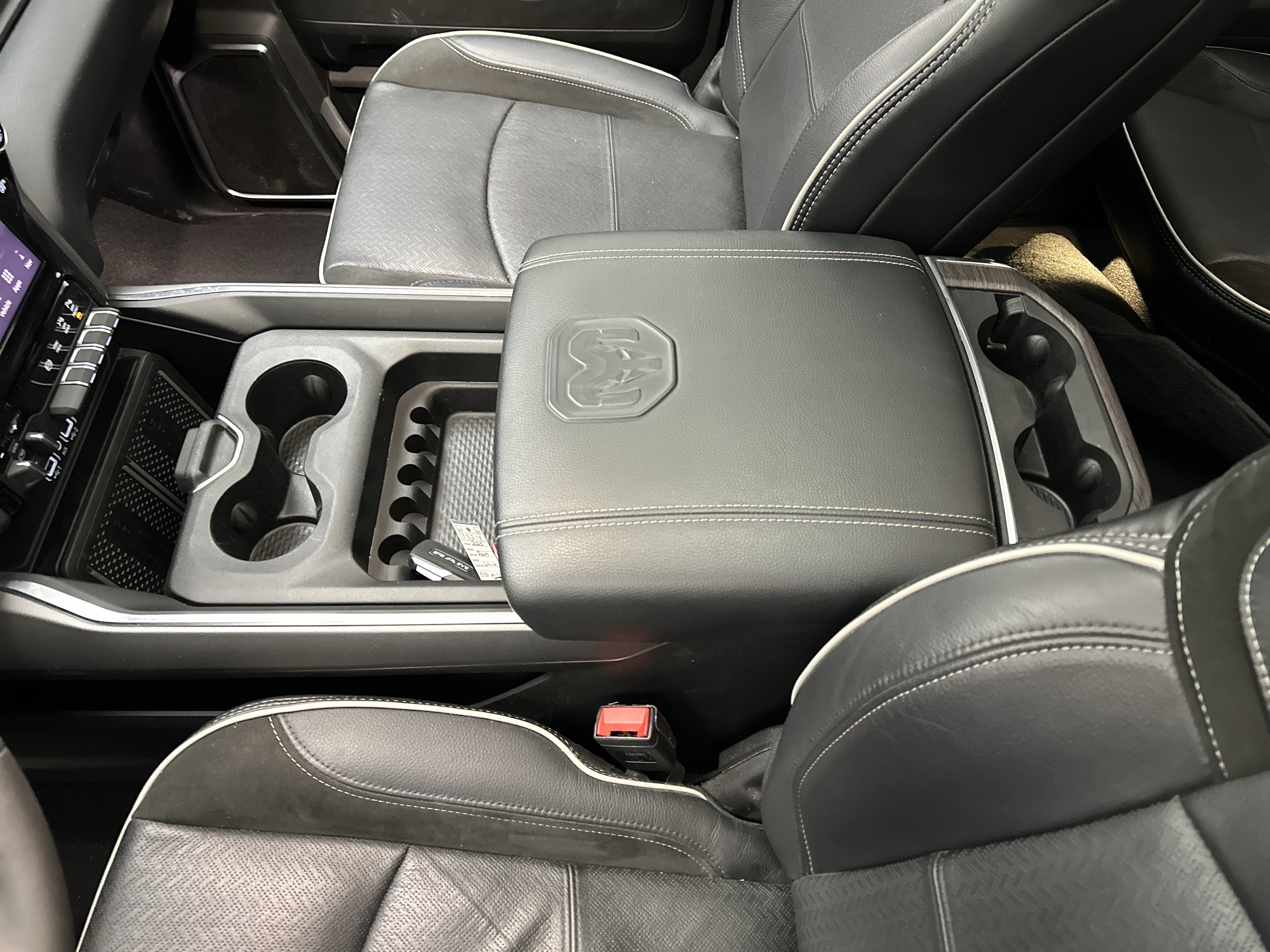 Used 2025 RAM 2500 Laramie AWD/4WD image 44