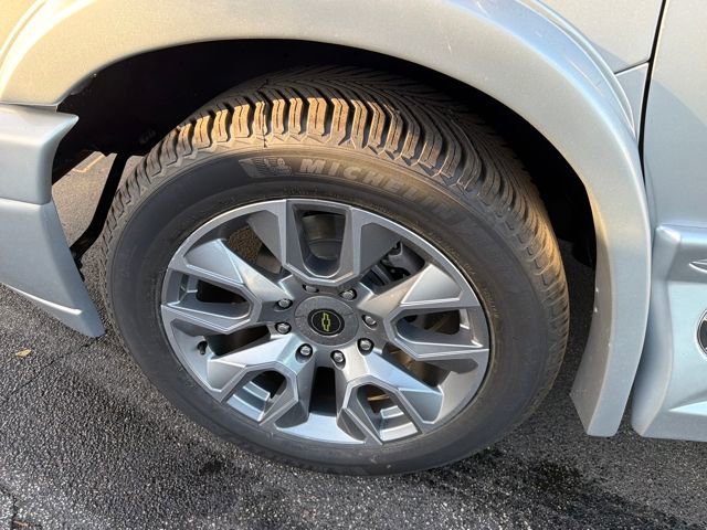 New 2025 Chevrolet Express 2500 Work Van 3D Extended Cargo Van w/ Driver Convenience Package image 18