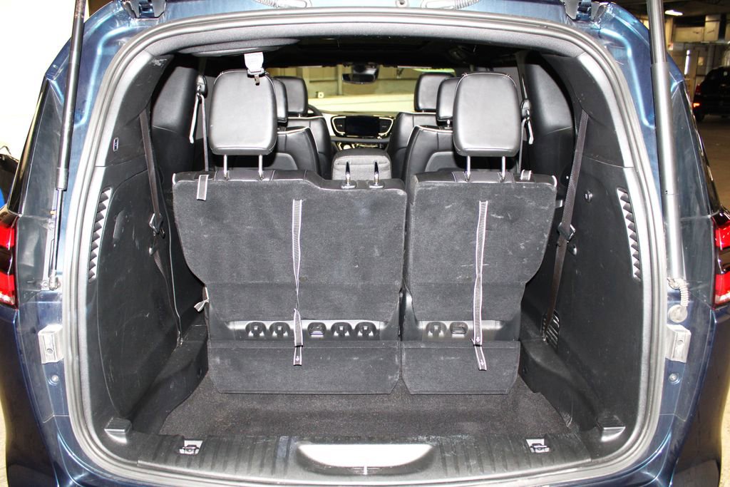 Used 2025 Chrysler Pacifica Limited image 40