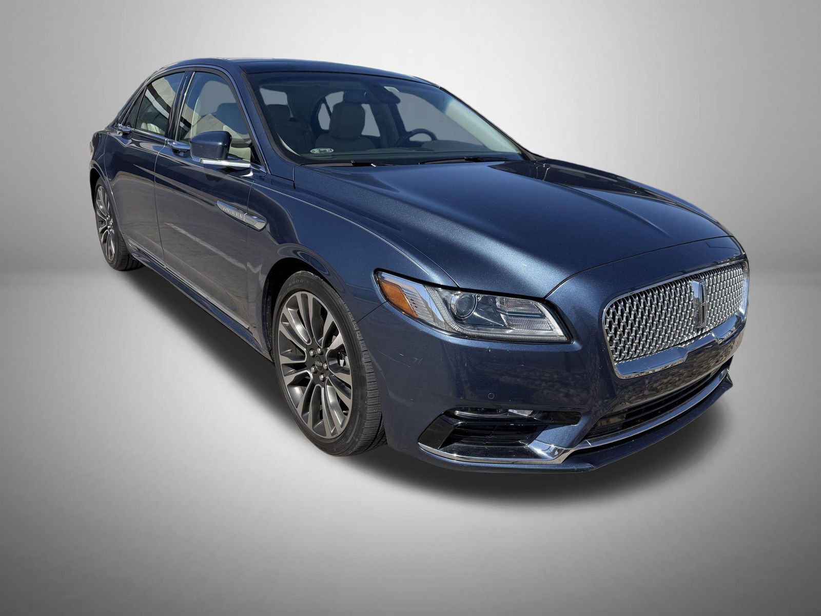 Used 2019 Lincoln Continental Select image 1