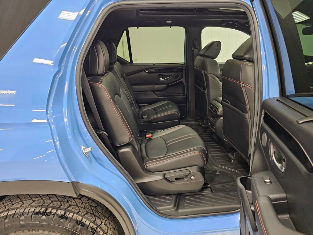 Used 2025 Honda Pilot TrailSport image 21