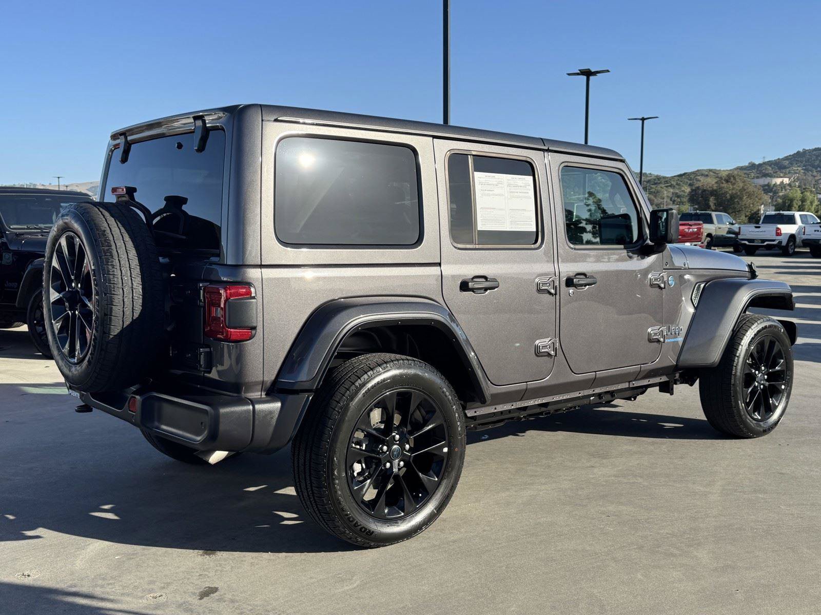 Certified 2025 Jeep Wrangler Unlimited Sahara w/ Safety Group AWD/4WD image 6