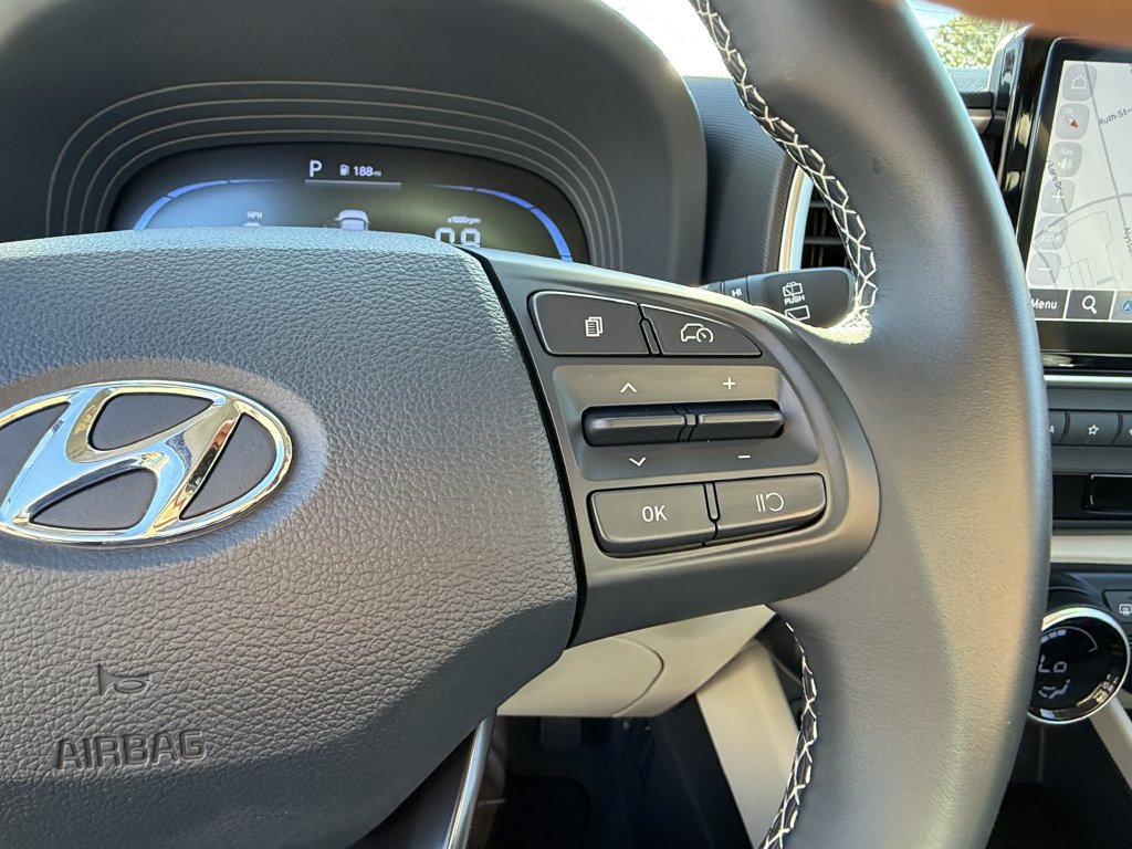 Certified 2023 Hyundai Venue Limited FWD image 25