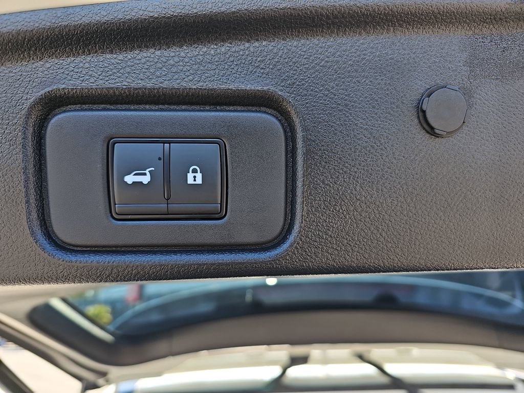 Used 2024 Nissan Pathfinder Platinum w/ Cargo Package image 18