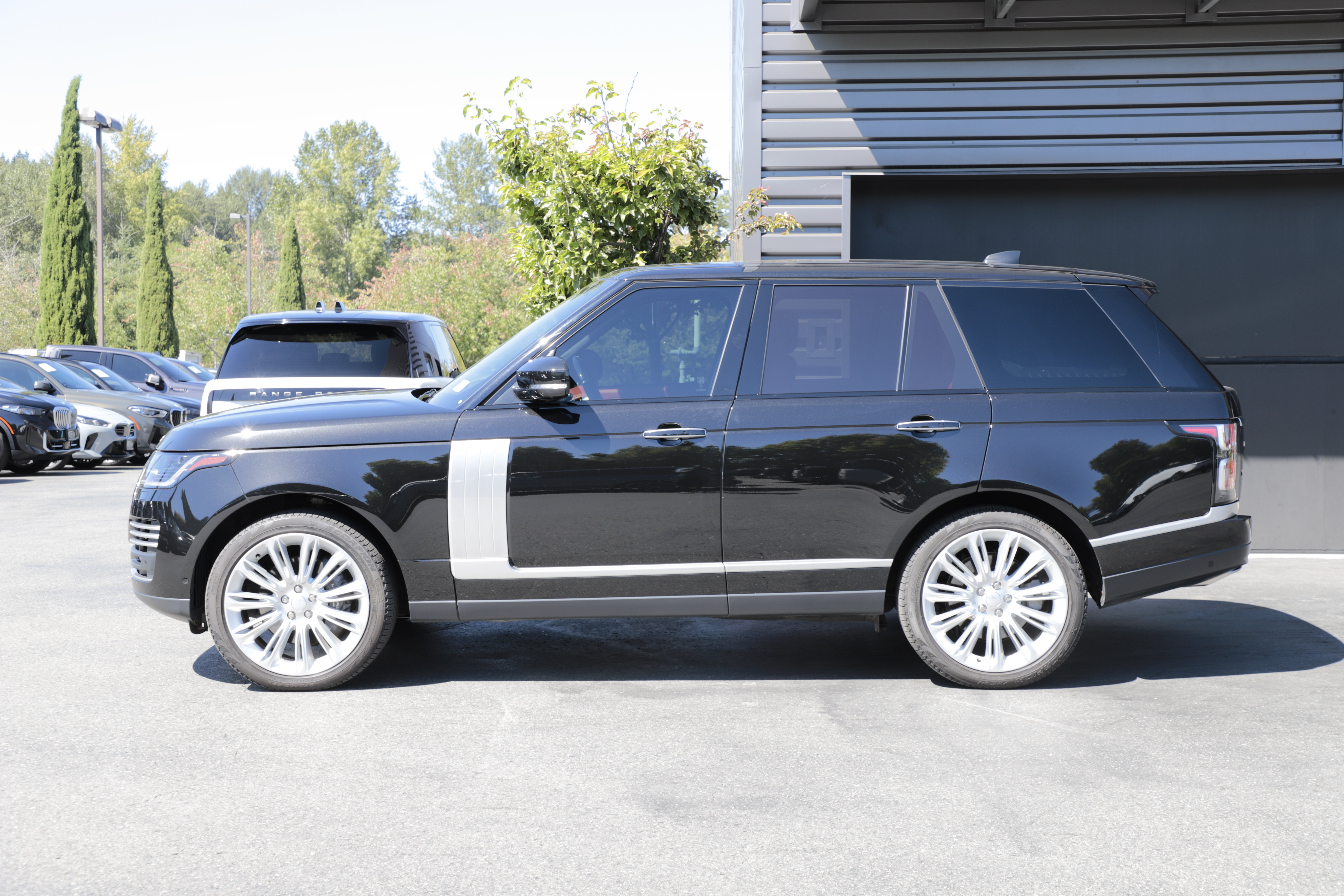 Used 2022 Land Rover Range Rover Autobiography AWD/4WD image 7