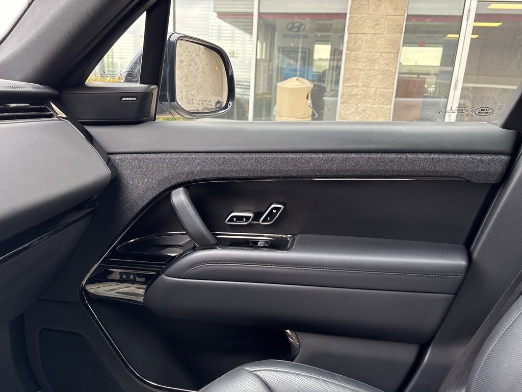 Used 2023 Land Rover Range Rover Sport SE Dynamic image 16