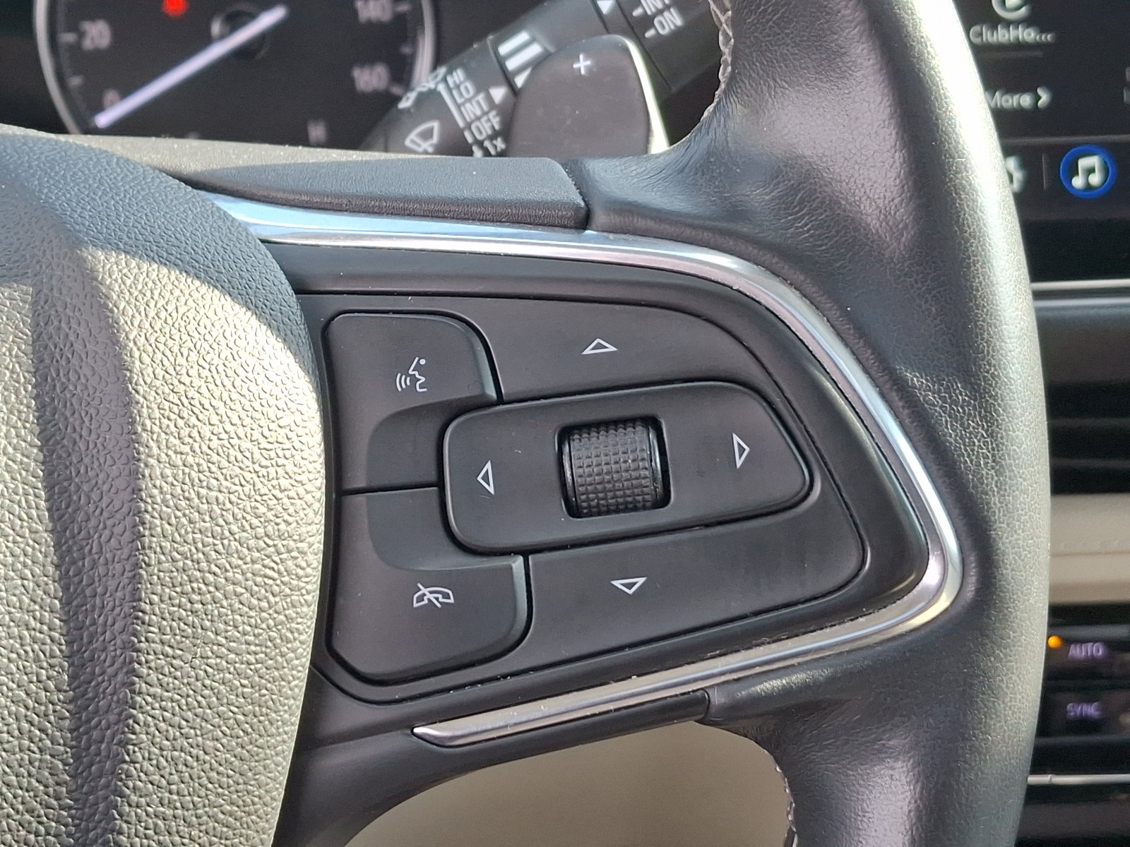 Used 2022 Buick Envision Avenir w/ Technology Package II AWD/4WD image 23
