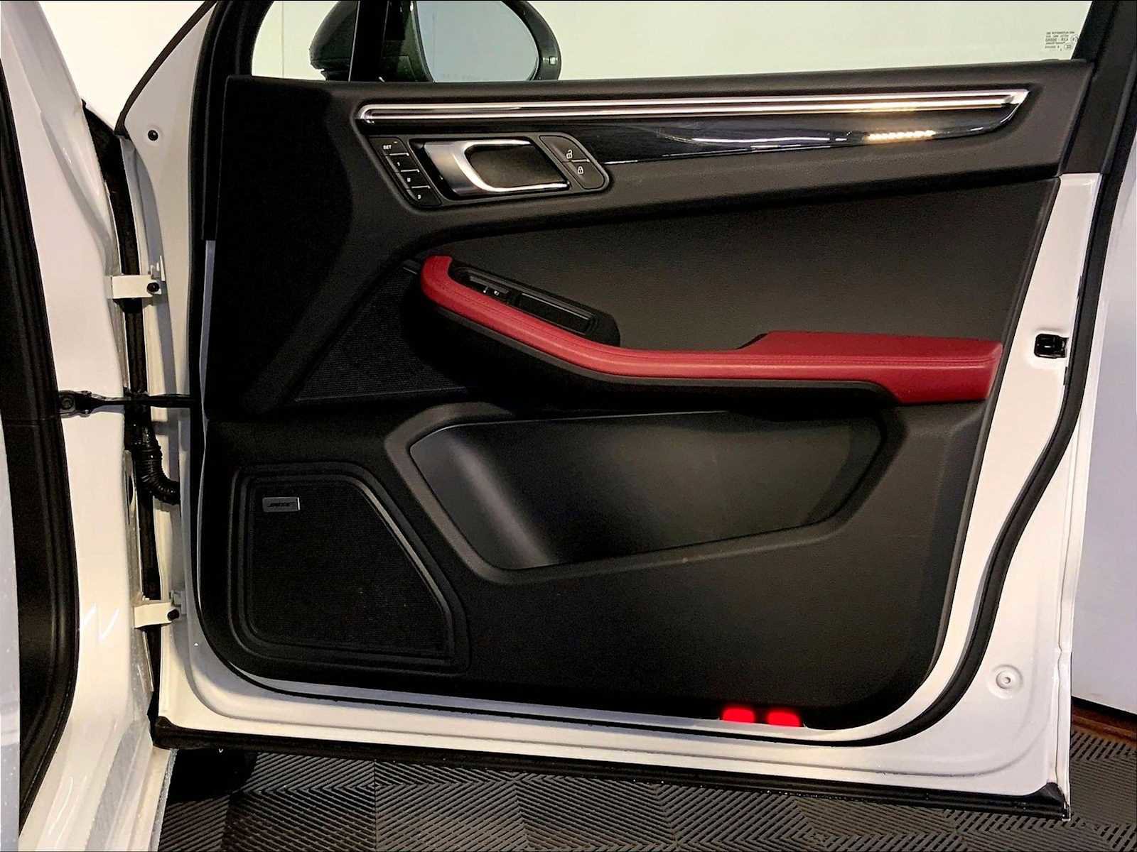 Certified 2023 Porsche Macan Turbo image 26