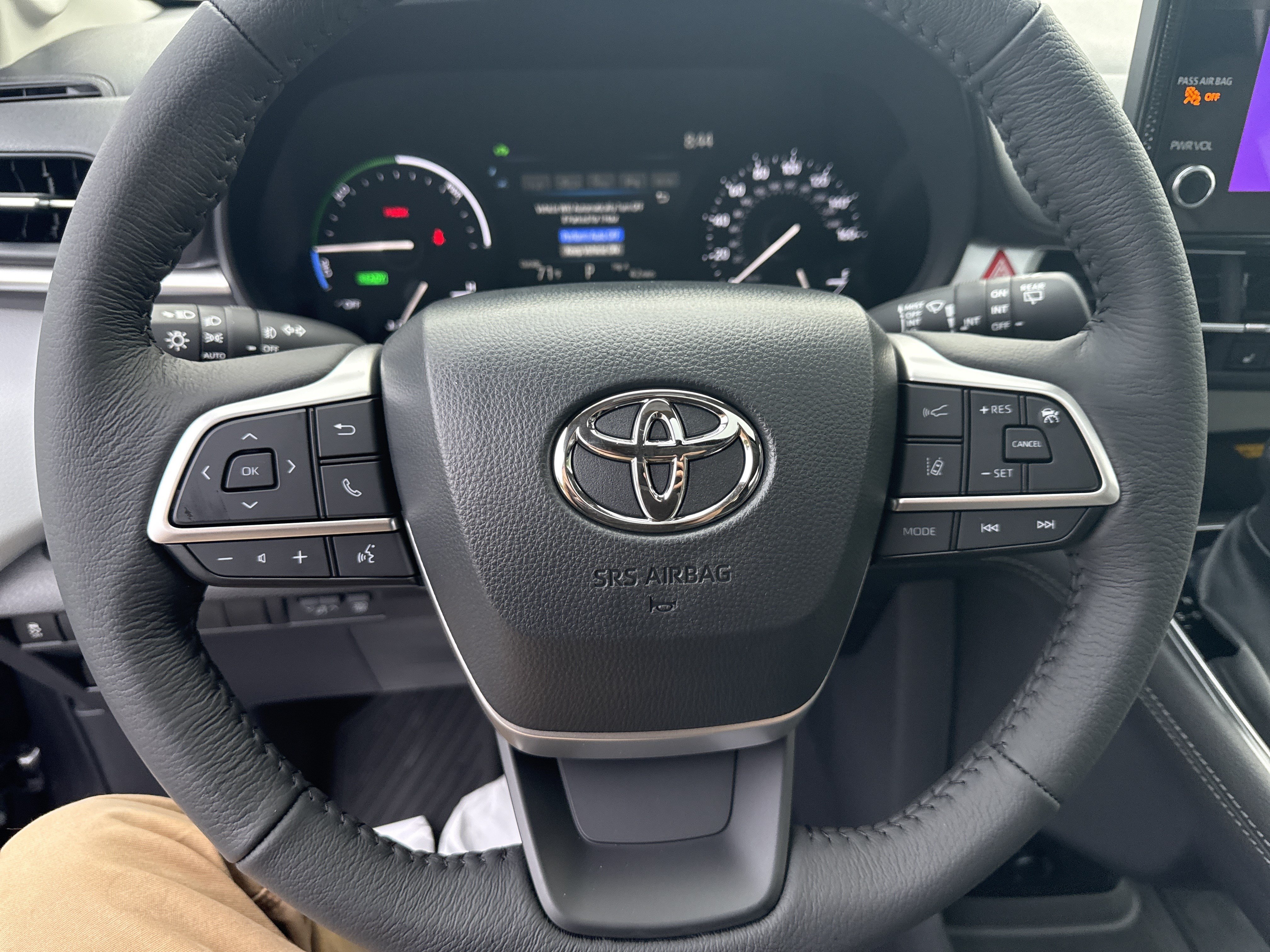New 2025 Toyota Sienna XLE w/ XLE Plus Package FWD image 18