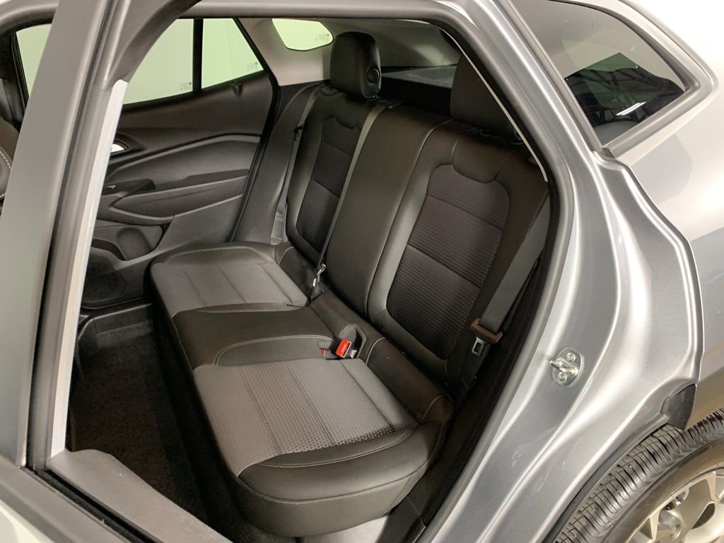 Used 2025 Chevrolet Trax LT image 29