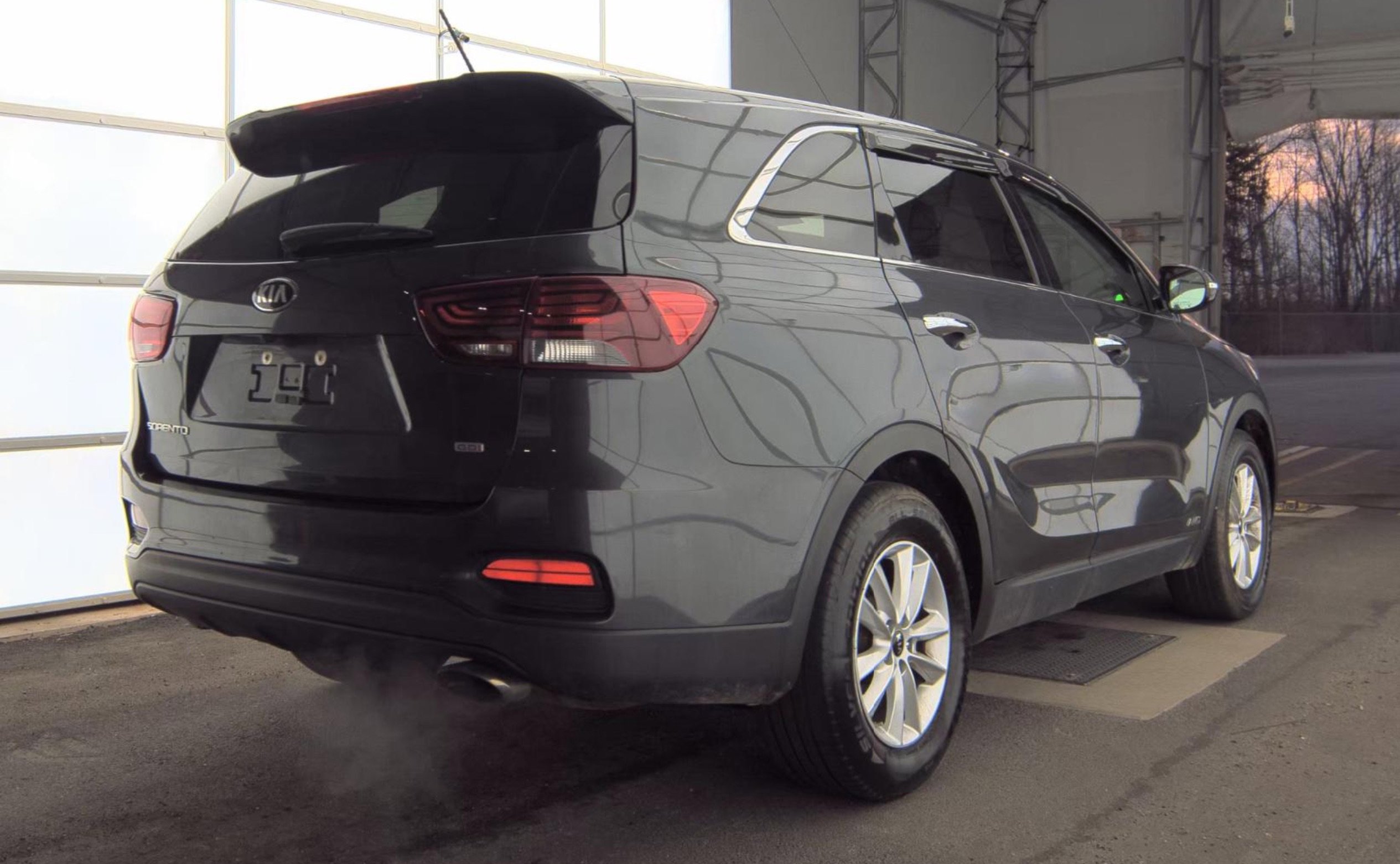 Used 2019 Kia Sorento LX image 4