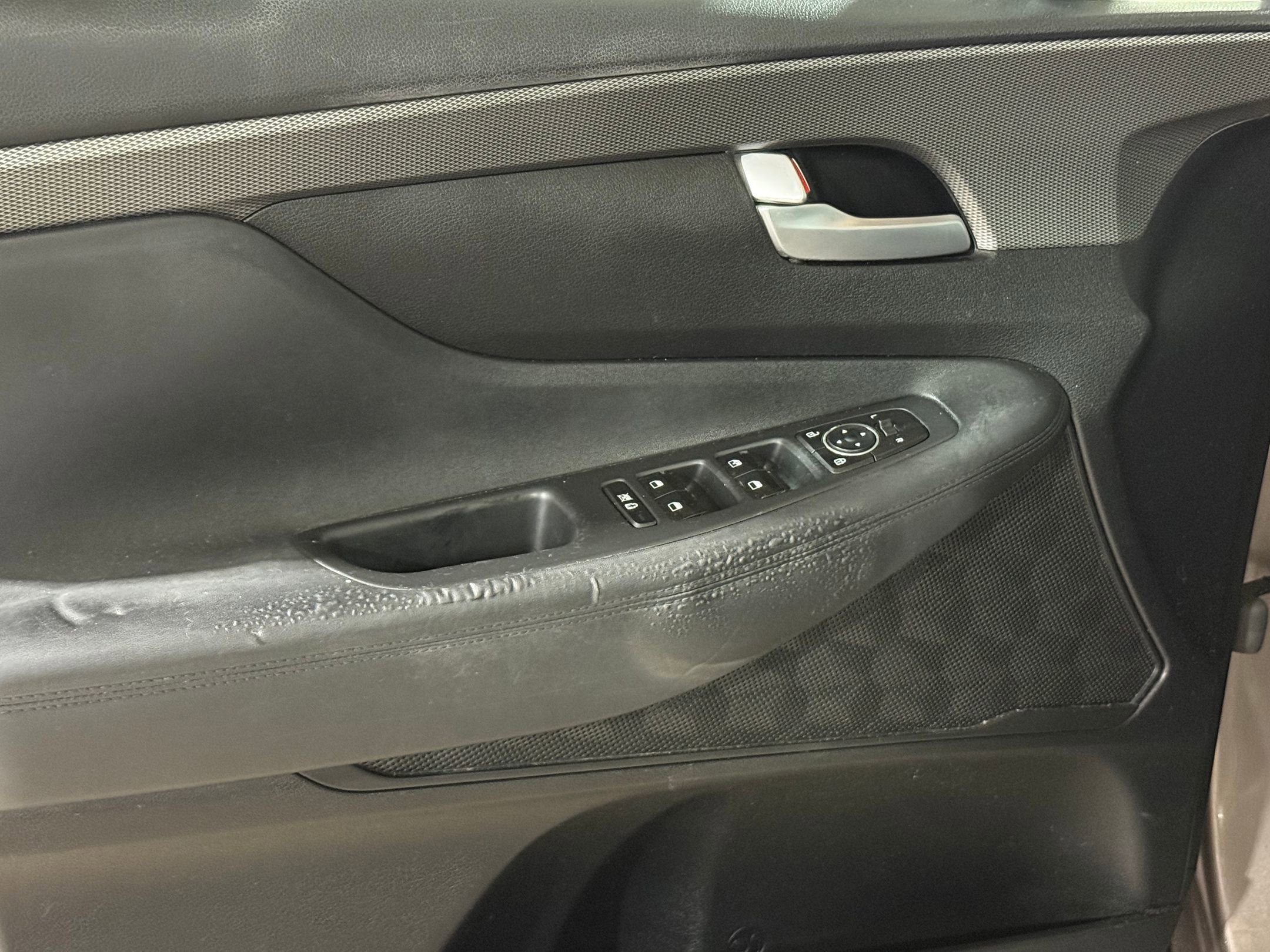 Used 2019 Hyundai Santa Fe SE image 12