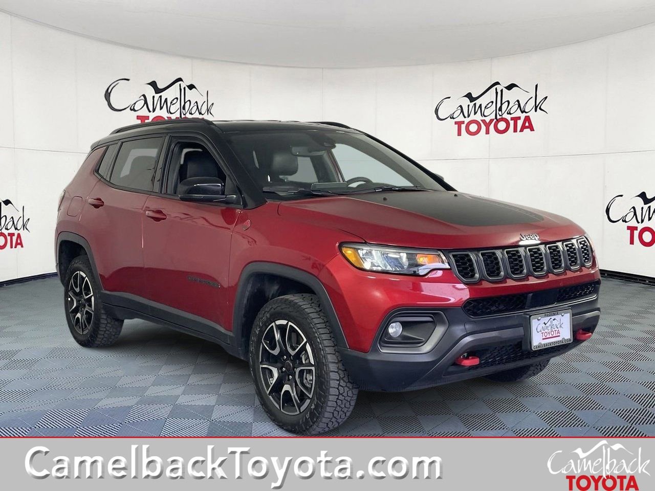 Used 2025 Jeep Compass Trailhawk image 1