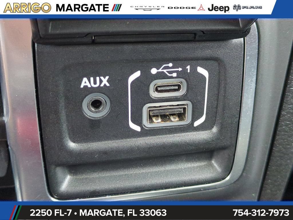 Used 2025 Jeep Wrangler Unlimited Sahara AWD/4WD image 22