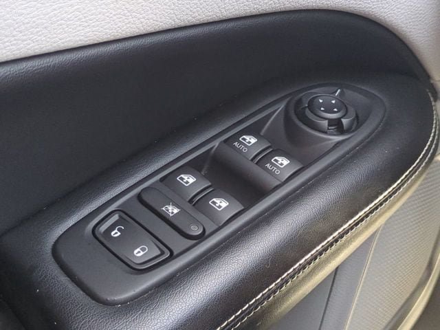 Used 2019 Jeep Compass Latitude w/ Popular Equipment Group FWD image 23