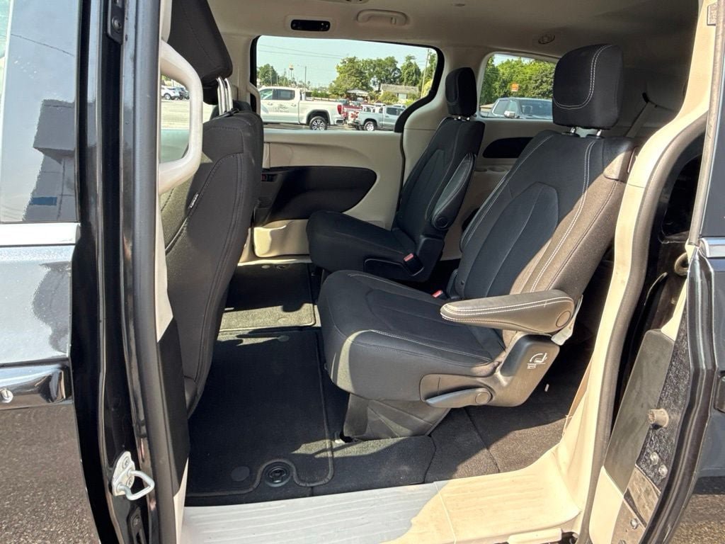 Used 2023 Chrysler Voyager LX FWD image 12