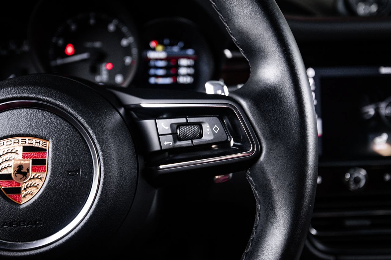Certified 2023 Porsche Macan AWD/4WD image 16