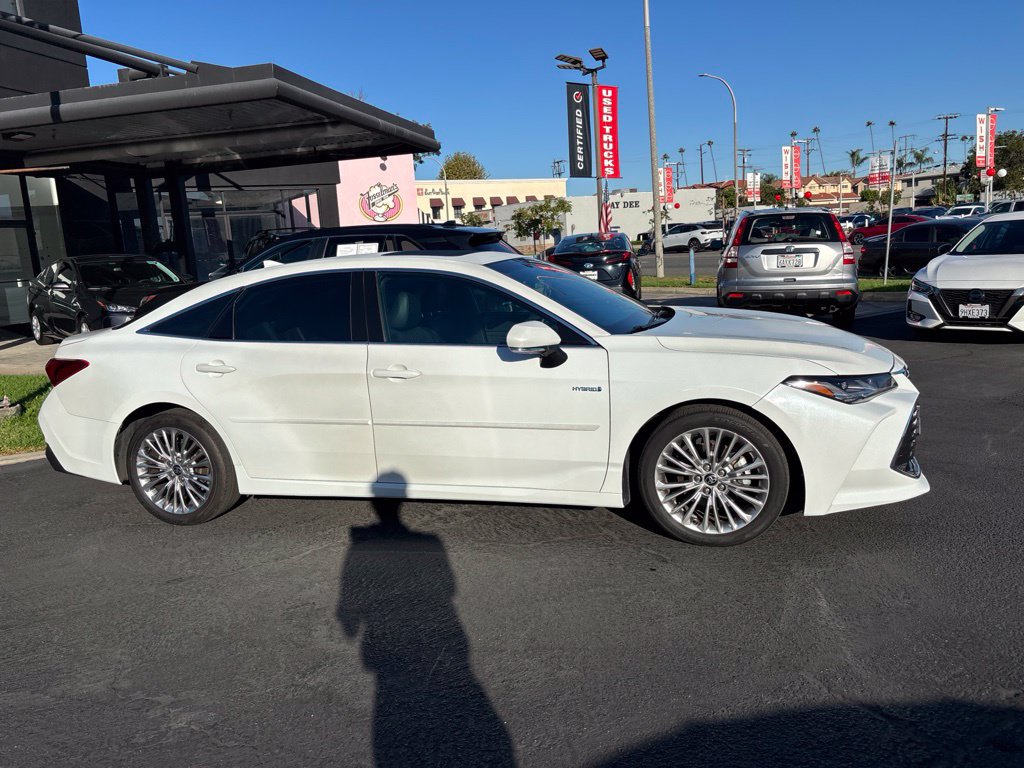 Used 2021 Toyota Avalon Limited w/ Advanced Safety Package FWD image 4