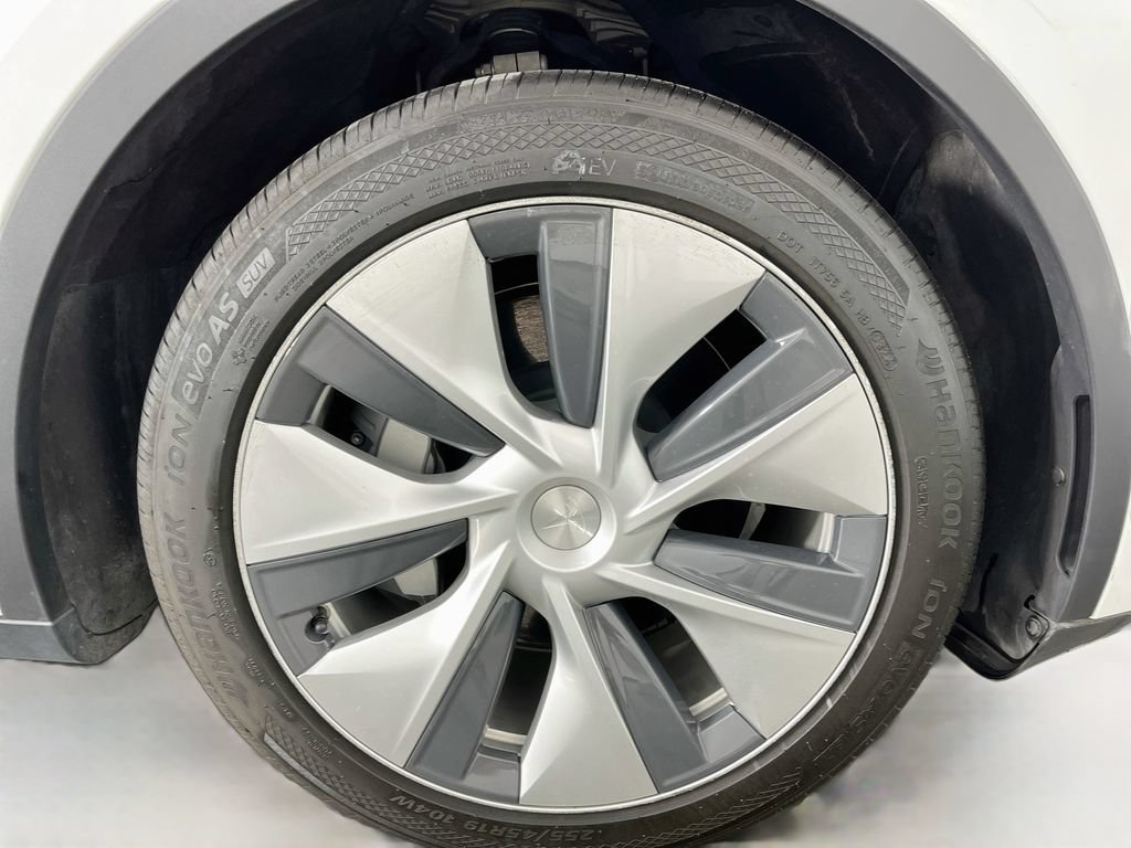 Used 2021 Tesla Model Y Long Range AWD/4WD image 36