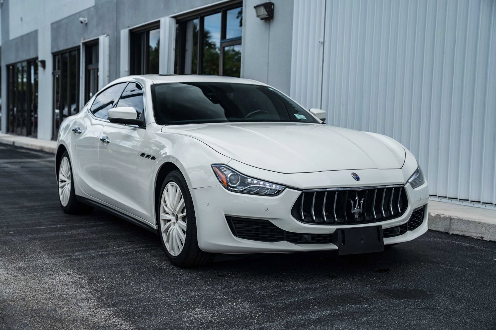 Used 2020 Maserati Ghibli S Q4 AWD/4WD image 2