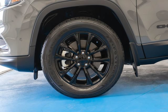 Used 2023 Jeep Cherokee Altitude Lux AWD/4WD image 2