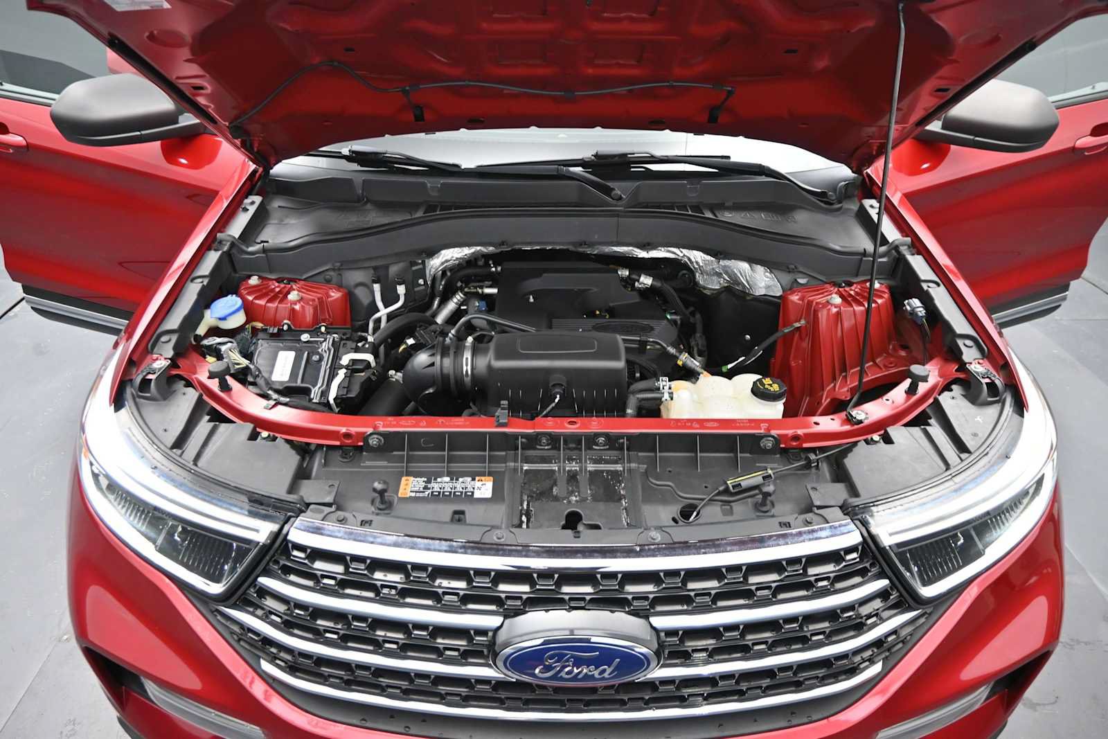 Used 2020 Ford Explorer XLT w/ Equipment Group 202A AWD/4WD image 24
