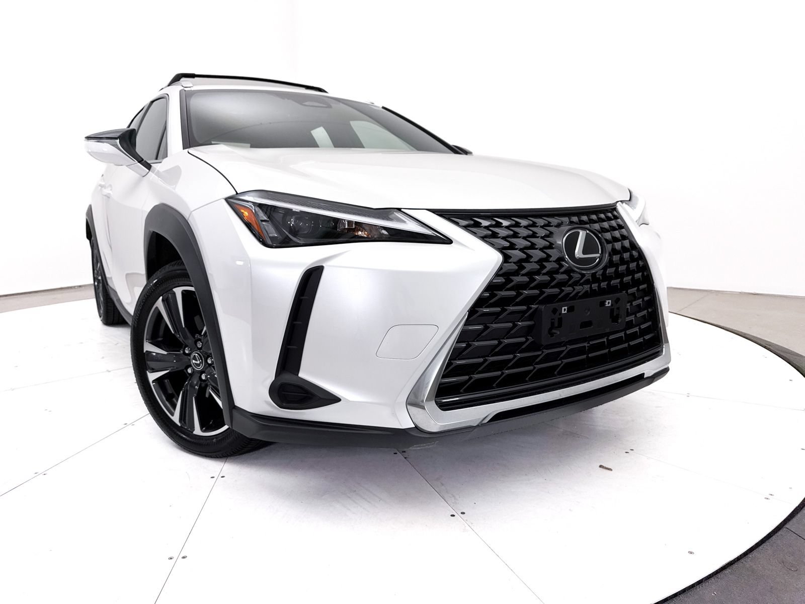 Used 2025 Lexus UX 300h FWD w/ Accessory Package (Z2) image 6