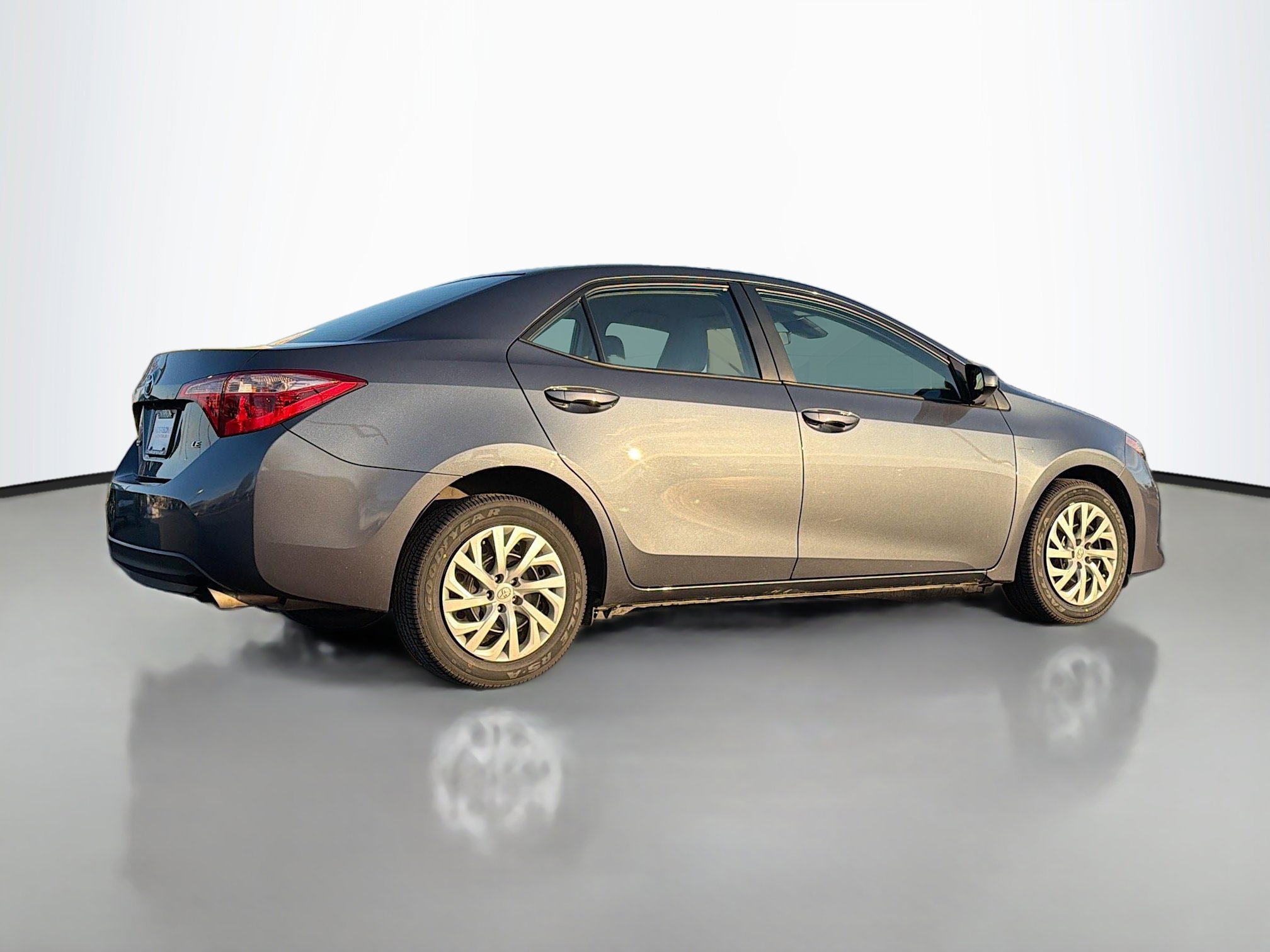 Used 2017 Toyota Corolla LE image 2