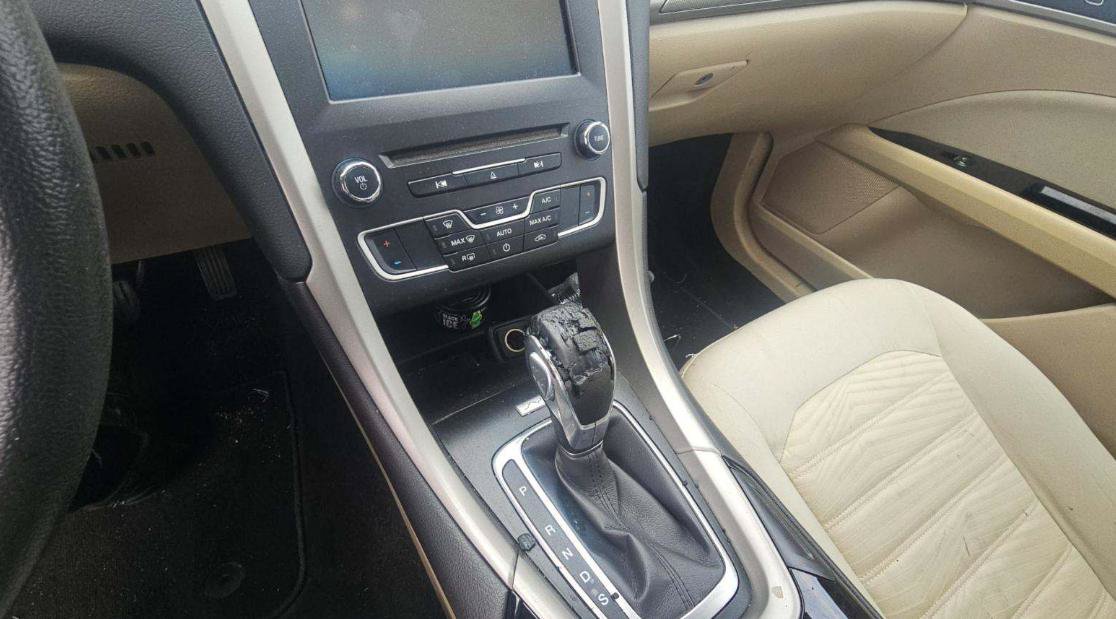 Used 2016 Ford Fusion SE FWD image 8