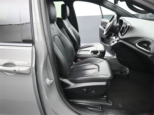 Used 2021 Chrysler Pacifica Touring-L w/ S Appearance Package image 44