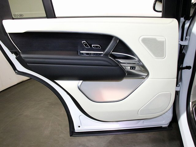 Used 2022 Land Rover Range Rover Long Wheelbase SE image 30