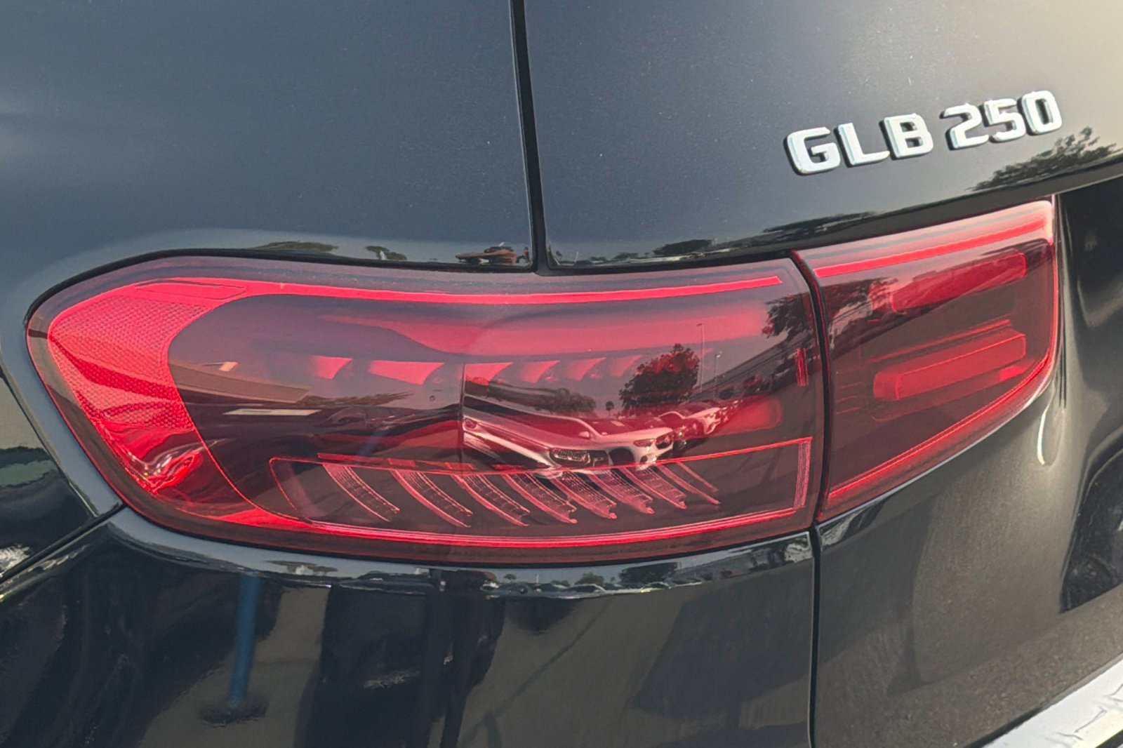 Certified 2025 Mercedes-Benz GLB 250 image 33