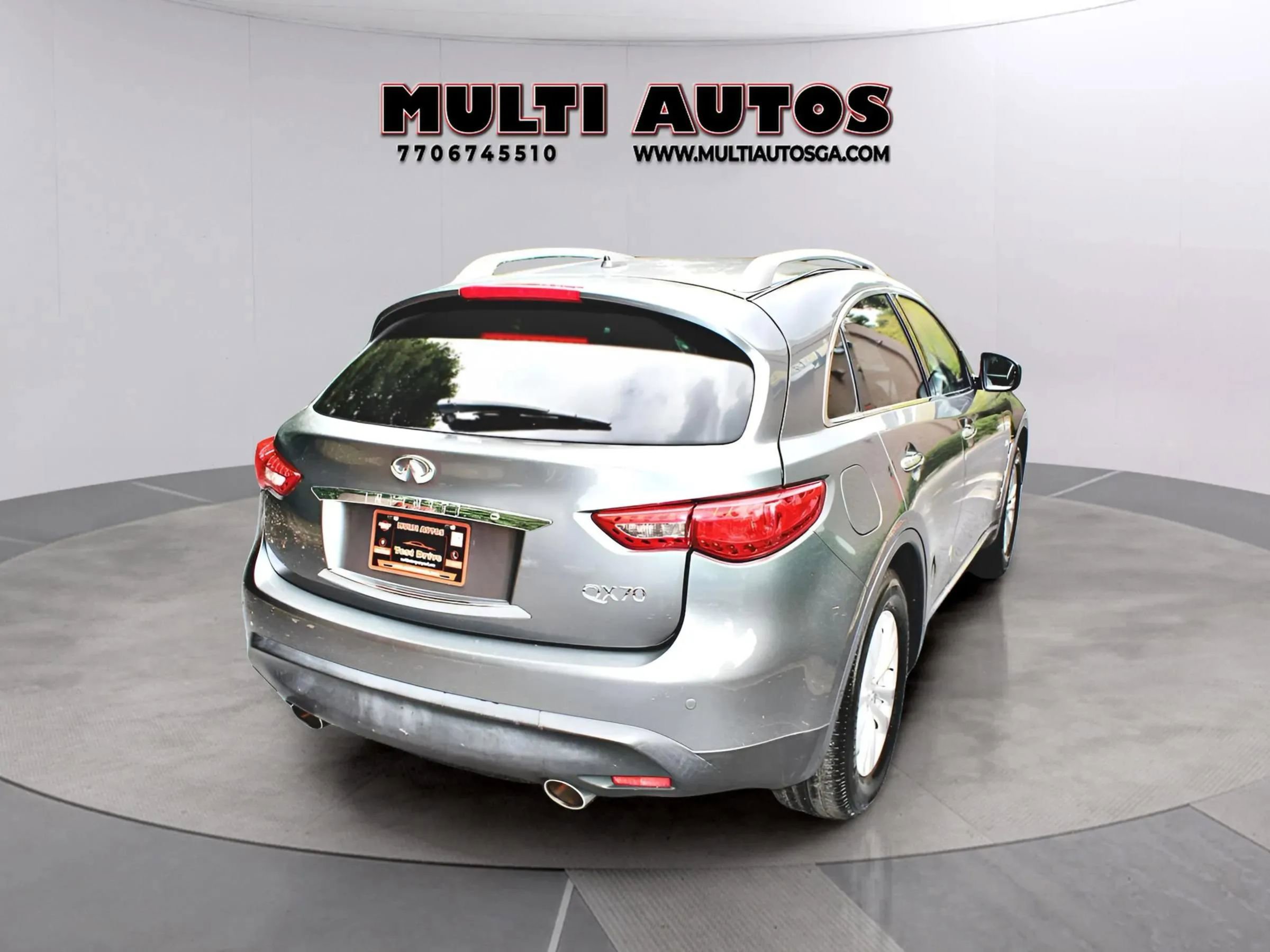 Used 2017 INFINITI QX70 AWD w/ Premium Package image 2