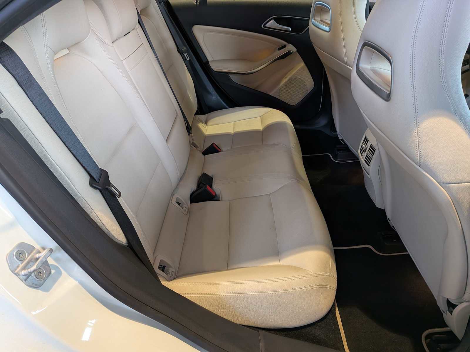 Used 2015 Mercedes-Benz CLA 250 image 18