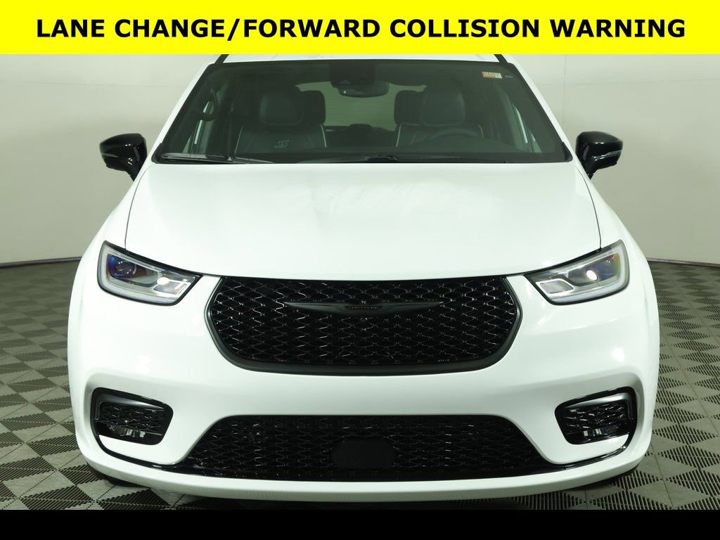 New 2026 Chrysler Pacifica Limited w/ S Appearance Package image 9