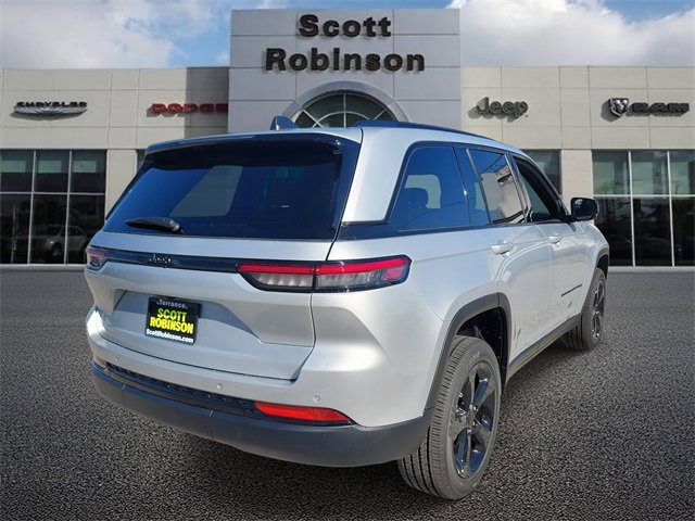 New 2025 Jeep Grand Cherokee Altitude image 4