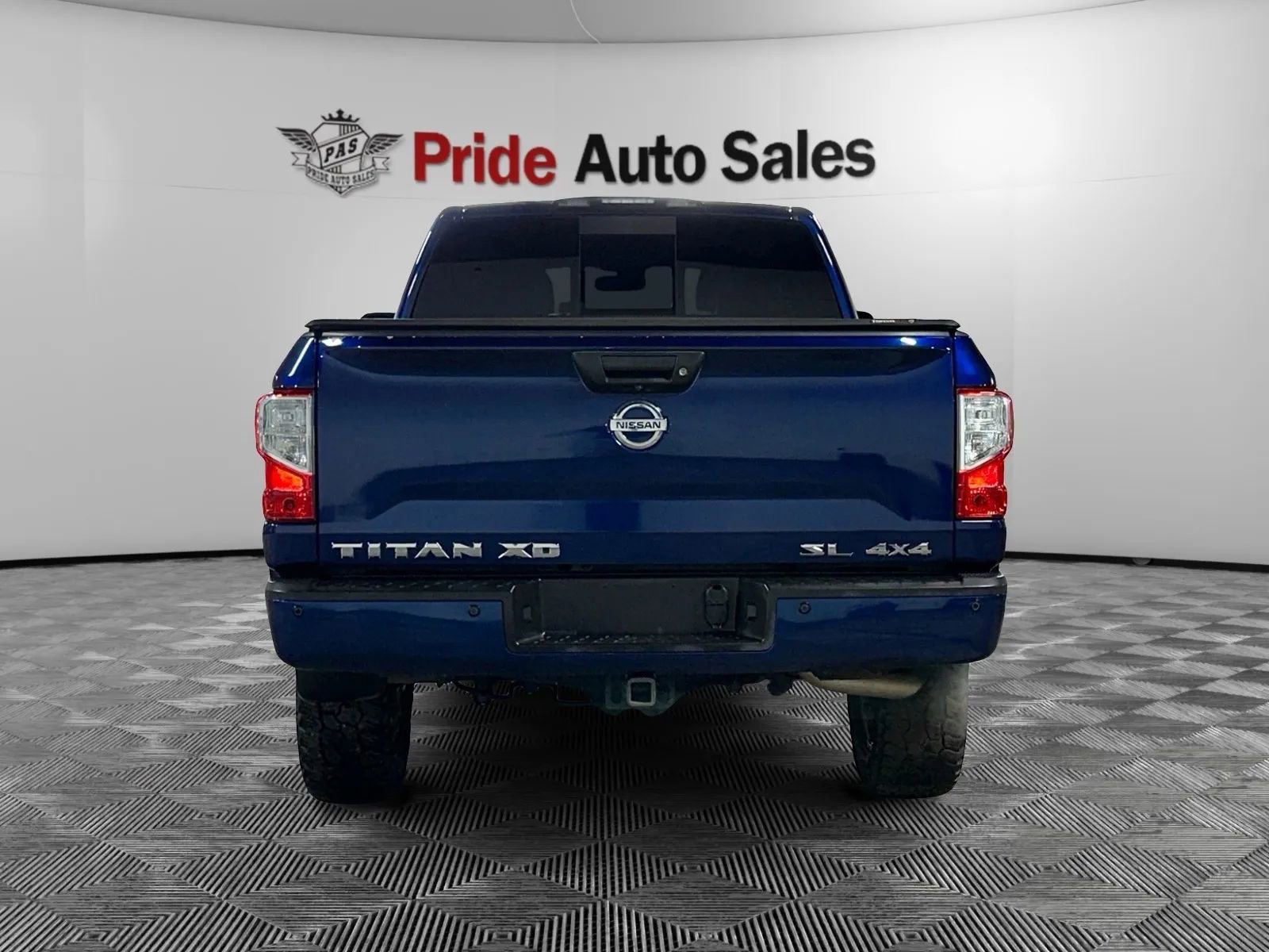 Used 2017 Nissan Titan SL image 4