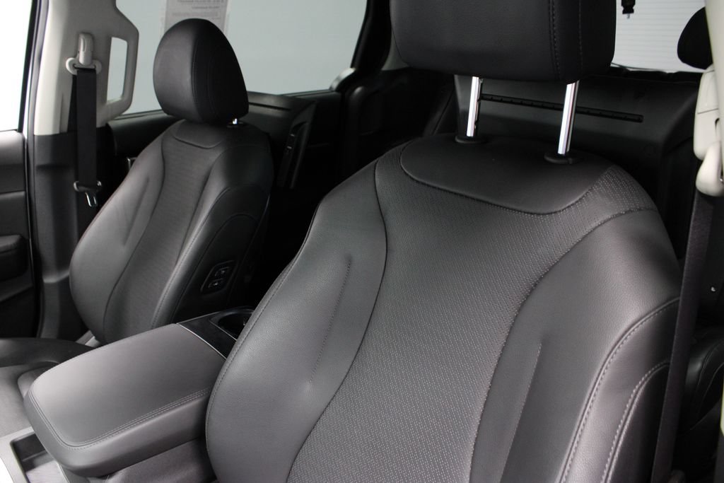 Used 2025 Kia Carnival SX Prestige FWD image 29
