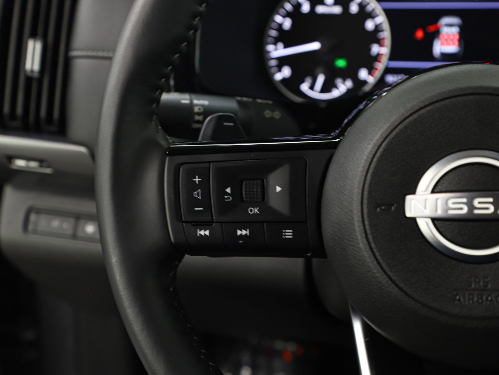 Used 2025 Nissan Pathfinder SL w/ Cargo Package image 15