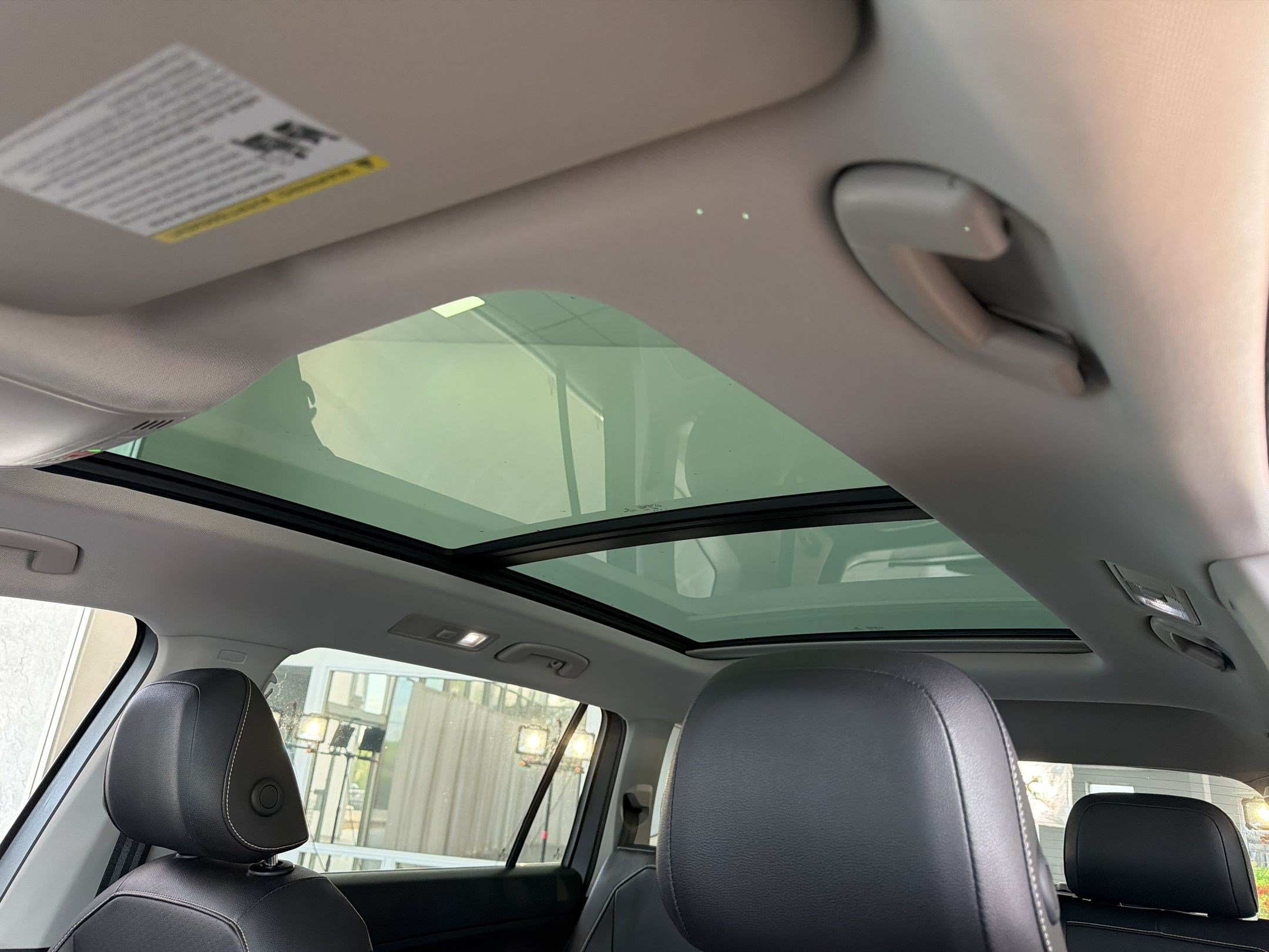 Used 2021 Volkswagen Tiguan SE w/ Panoramic Sunroof Package FWD image 16