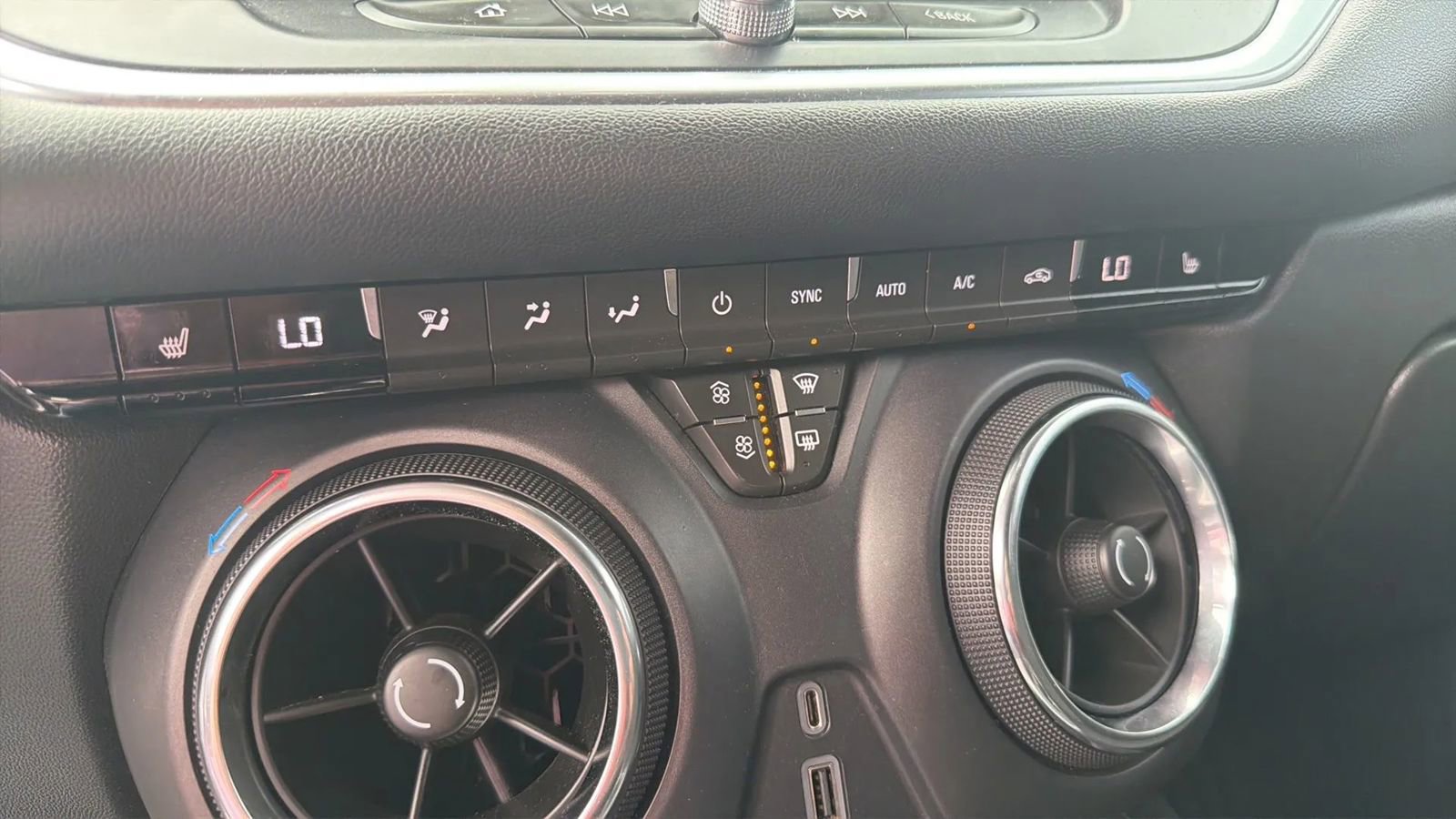 Used 2020 Chevrolet Blazer LT FWD image 19