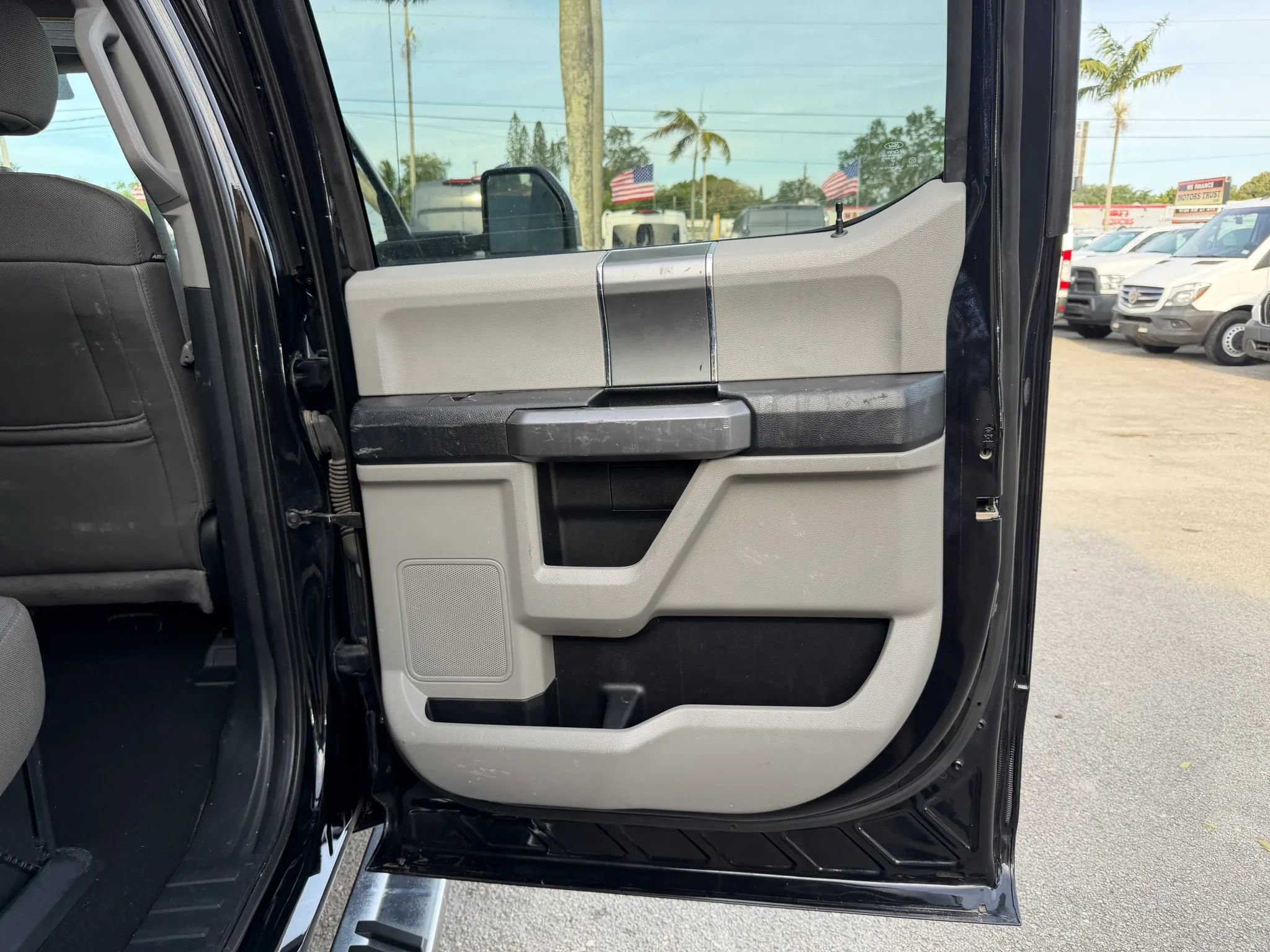 Used 2019 Ford F350 XLT w/ XLT Premium Package AWD/4WD image 16
