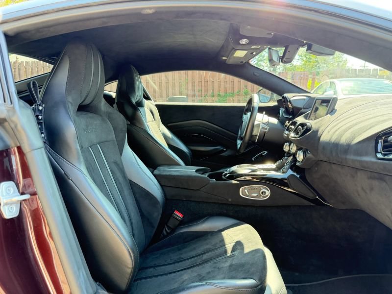 Used 2019 Aston Martin V8 Vantage Coupe RWD image 21