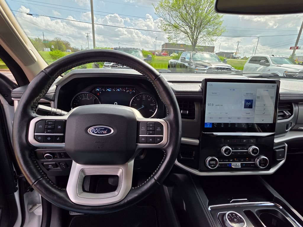 Used 2023 Ford Expedition Max XLT AWD/4WD image 16